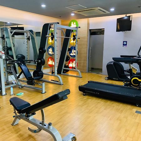 פאסאי Two Palm Tree Villas Condominium - Studio 8Th Fl With Balcony - Across Terminal 3 Airport מראה חיצוני תמונה